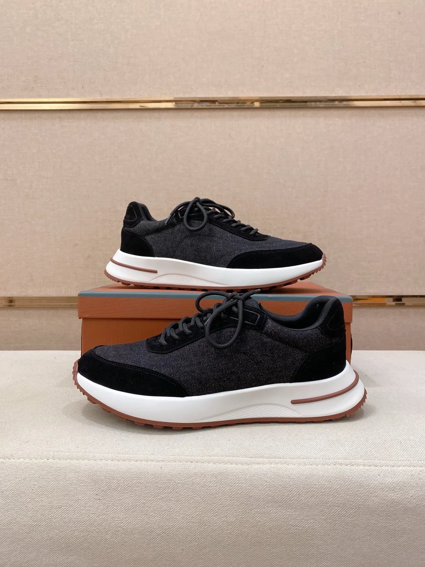 Men's shoes 💰: 462💰🔥𝐥𝐨𝐫𝐨 𝐏𝐢𝐚𝐧𝐚 lp classic loafers, an Italian treasure brand, the only brand that can match Hermès! Only after wearing it do we realize that we can’t live up to our feet. The upper is made of imported first-layer cowhide with breathable fabrics, water-dyed cowhide foot pads, and the official original glass rubber outsole and pendant. Exclusive original packaging (tag ➕ brand paper ➕ outer box ➕ hand bag) code number: 38-44. Can be customized 45-46